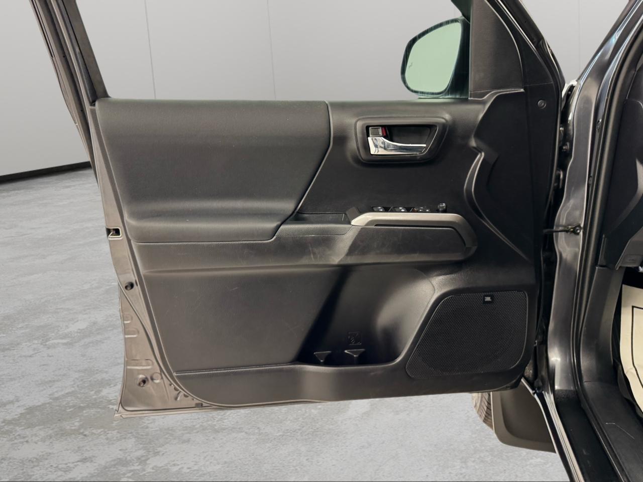 Toyota Tacoma 4WD TRD Off Road Double Cab 5' Bed V6 MT (Natl) 2021