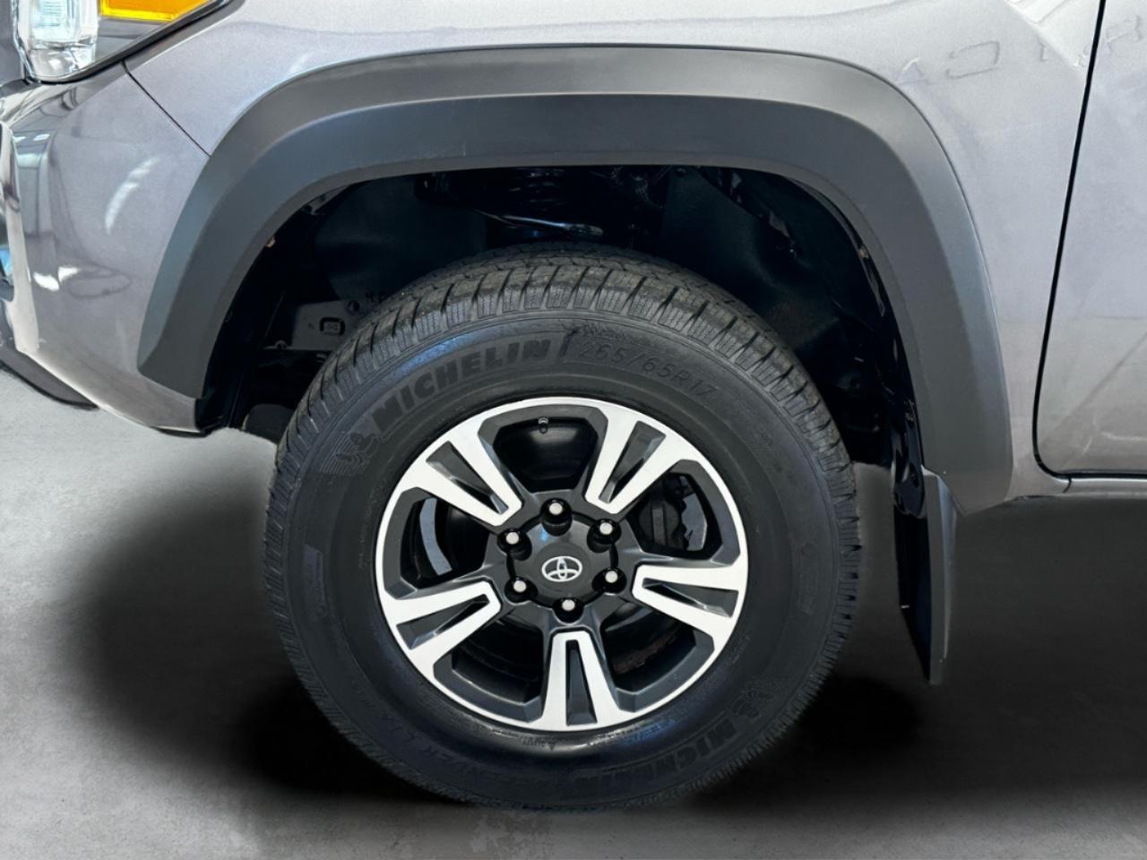 Toyota Tacoma 4WD TRD Off Road Double Cab 5' Bed V6 MT (Natl) 2021