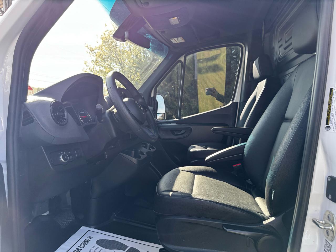 Mercedes-Benz Sprinter Cargo Van 2500 Standard Roof I4 Diesel 144" RWD 2025