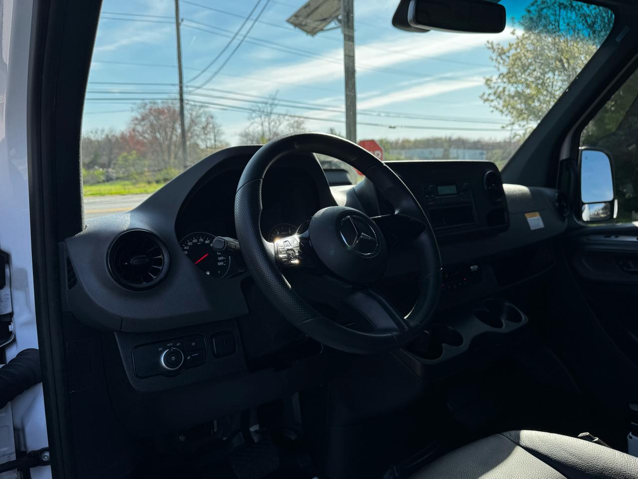 Mercedes-Benz Sprinter Cargo Van 2500 Standard Roof I4 Diesel 144" RWD 2025