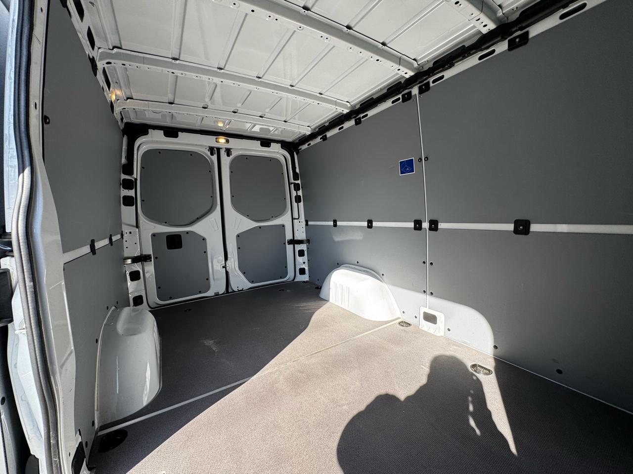 Mercedes-Benz Sprinter Cargo Van 2500 Standard Roof I4 Diesel 144" RWD 2025