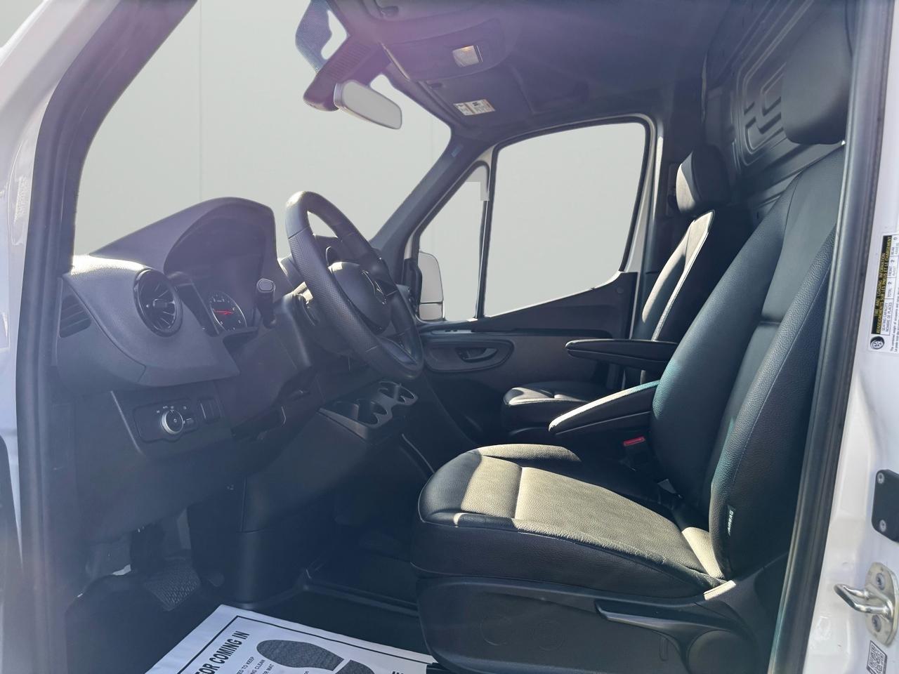 Mercedes-Benz Sprinter Cargo Van 2500 Standard Roof I4 Diesel 144" RWD 2025