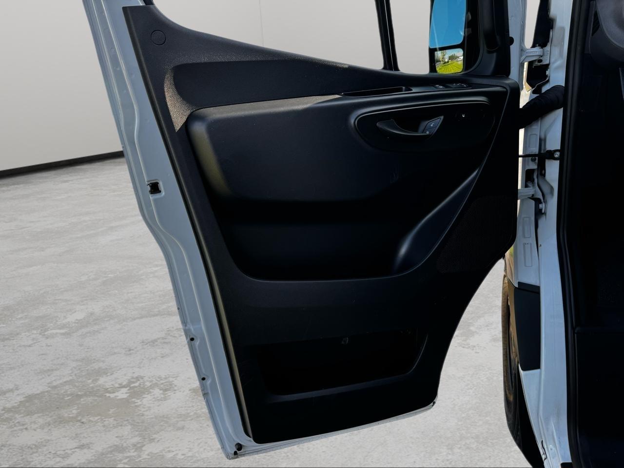 Mercedes-Benz Sprinter Cargo Van 2500 Standard Roof I4 Diesel 144" RWD 2025