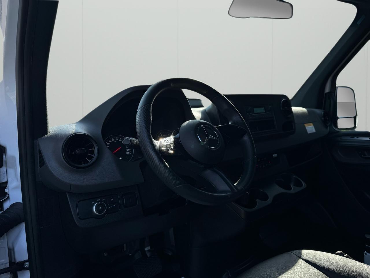 Mercedes-Benz Sprinter Cargo Van 2500 Standard Roof I4 Diesel 144" RWD 2025