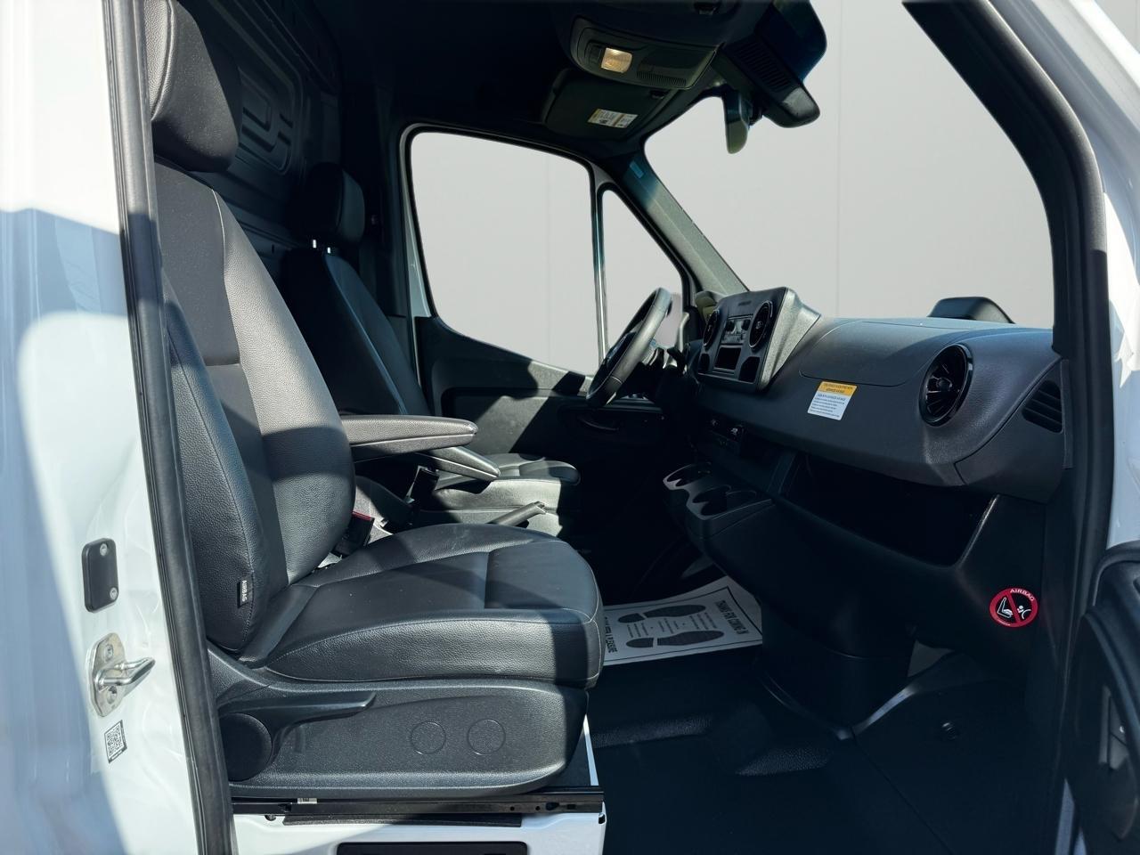 Mercedes-Benz Sprinter Cargo Van 2500 Standard Roof I4 Diesel 144" RWD 2025