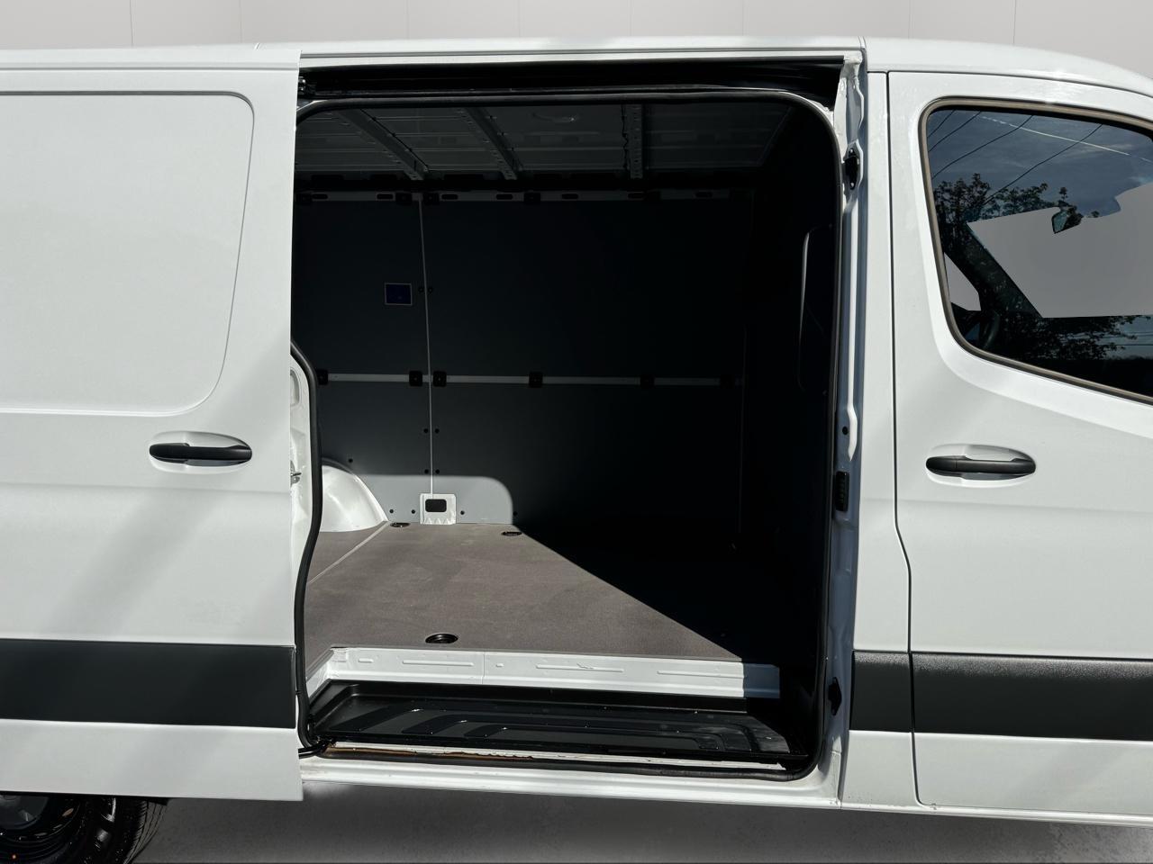 Mercedes-Benz Sprinter Cargo Van 2500 Standard Roof I4 Diesel 144" RWD 2025