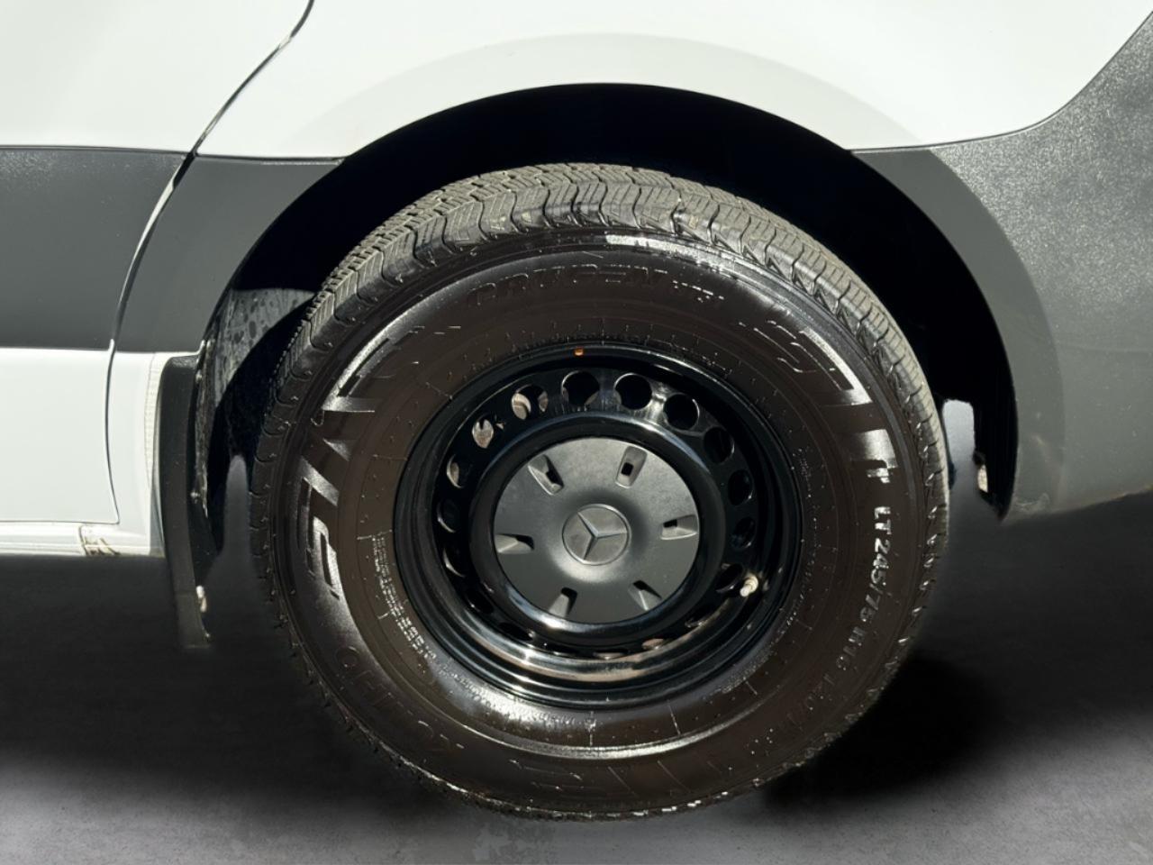 Mercedes-Benz Sprinter Cargo Van 2500 Standard Roof I4 Diesel 144" RWD 2025