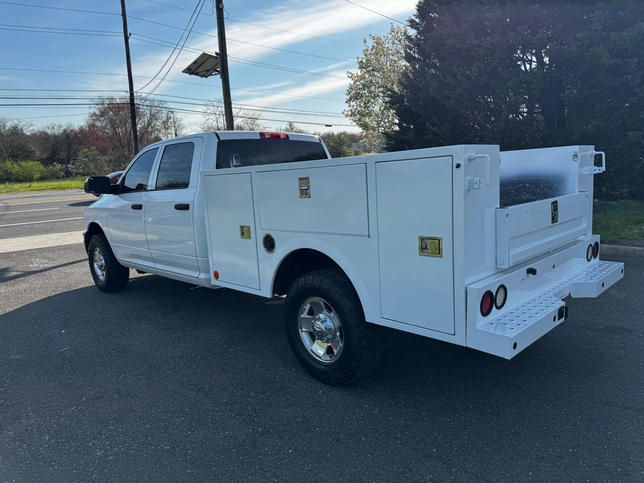 RAM 3500 Tradesman 4x2 Crew Cab 8' Box 2018