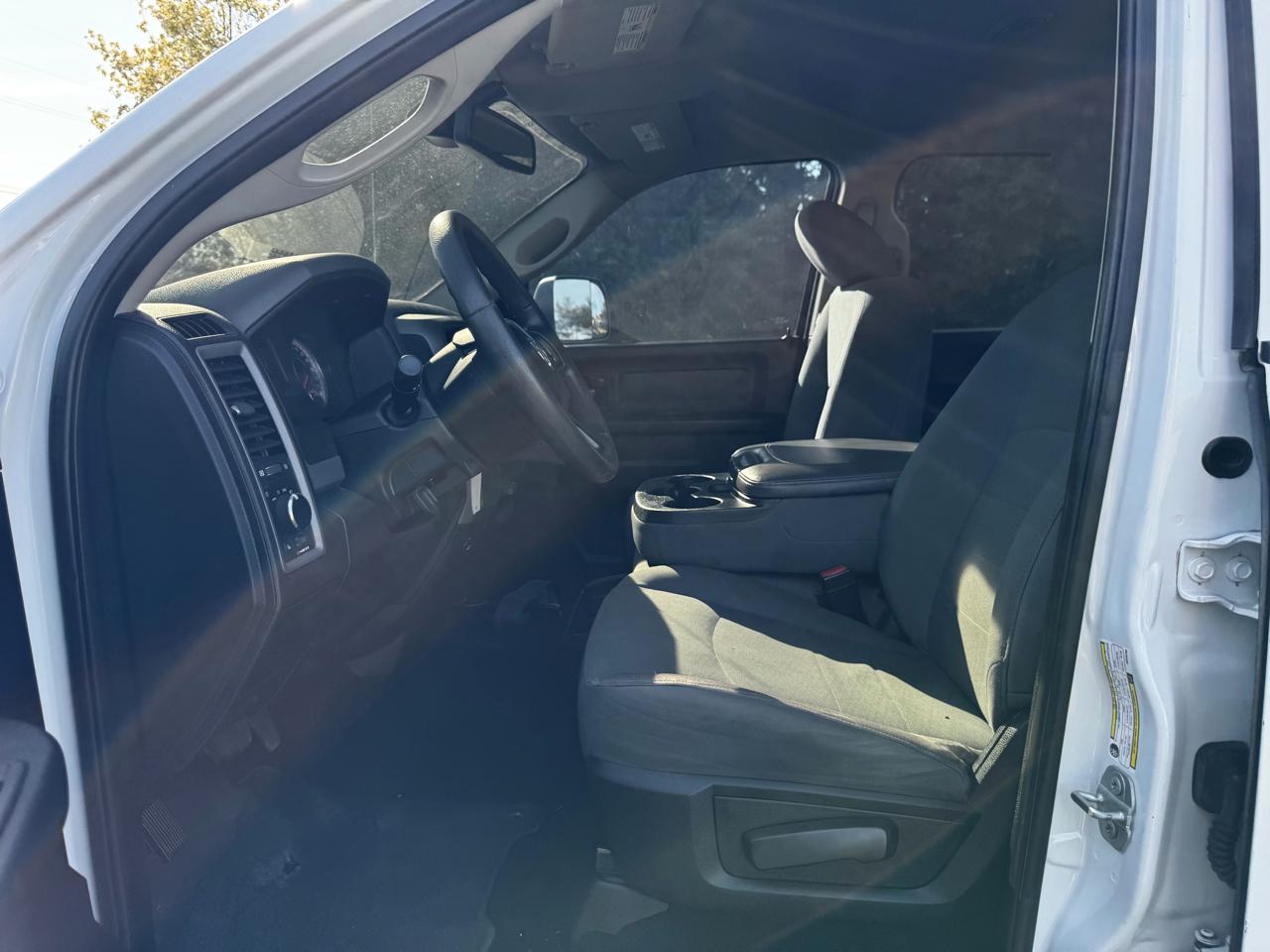 RAM 3500 Tradesman 4x2 Crew Cab 8' Box 2018