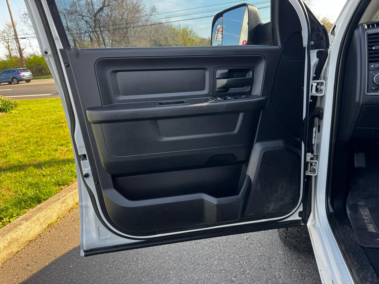 RAM 3500 Tradesman 4x2 Crew Cab 8' Box 2018