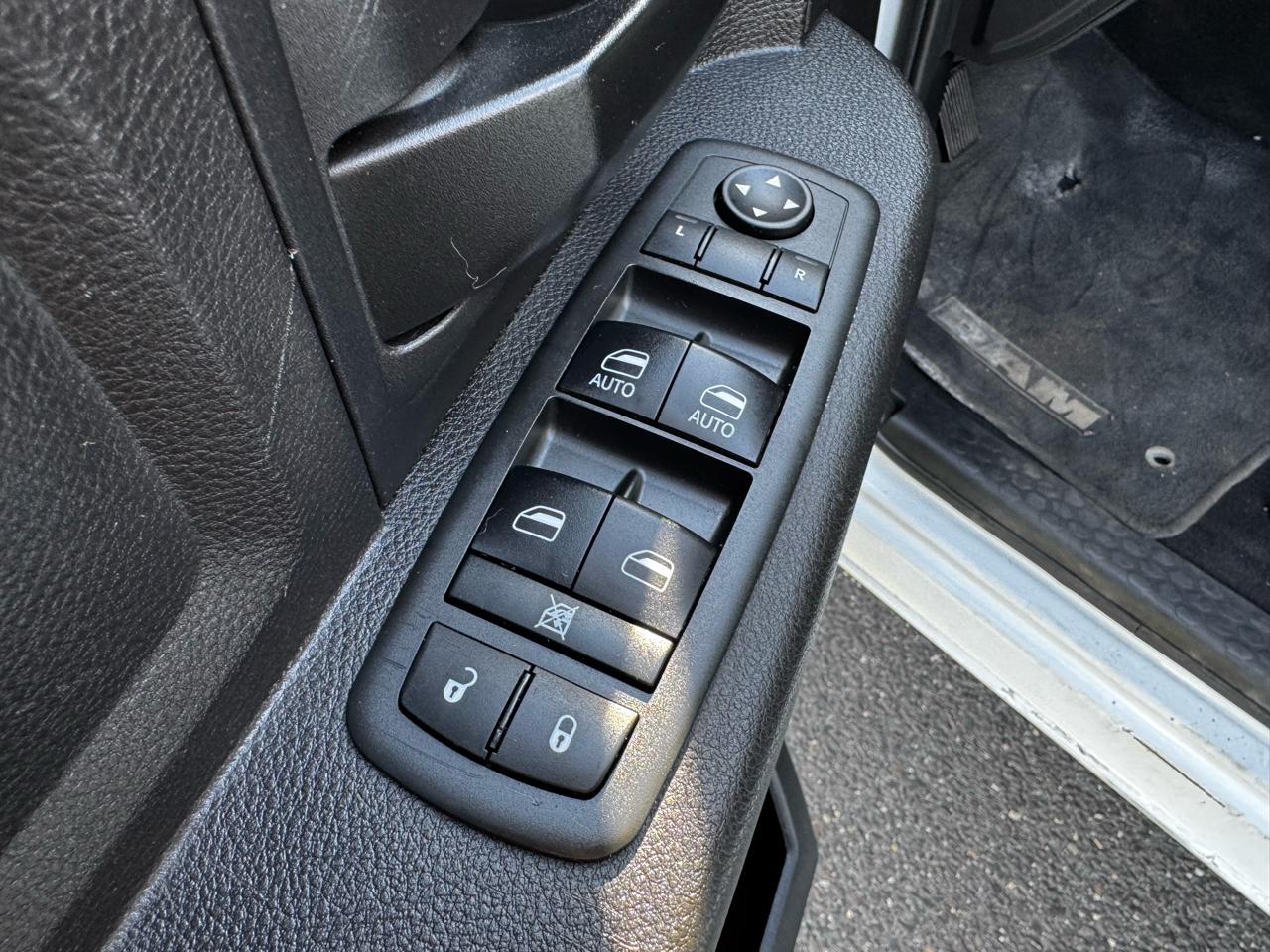 RAM 3500 Tradesman 4x2 Crew Cab 8' Box 2018