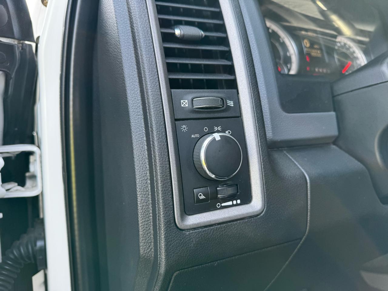 RAM 3500 Tradesman 4x2 Crew Cab 8' Box 2018