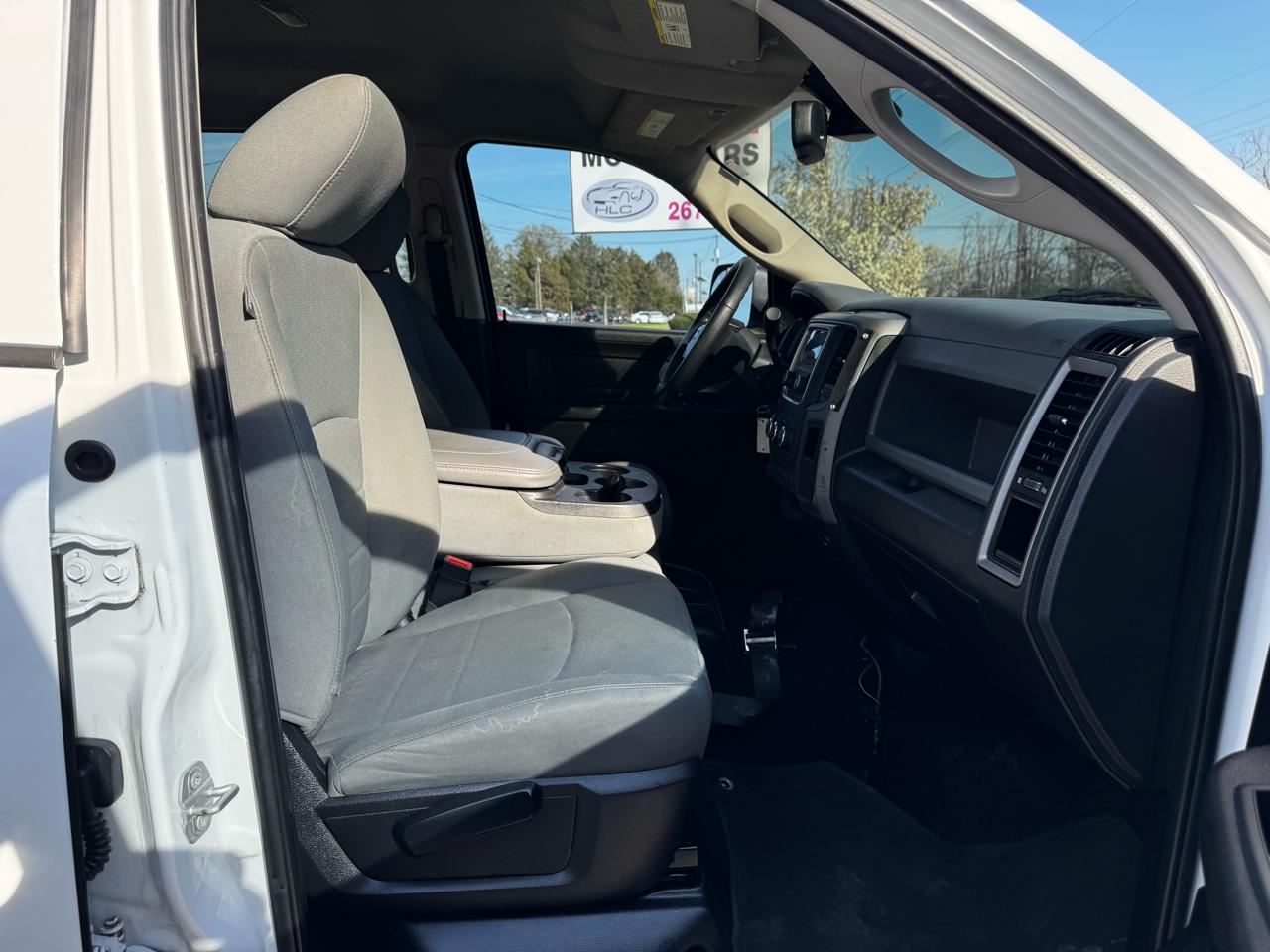 RAM 3500 Tradesman 4x2 Crew Cab 8' Box 2018