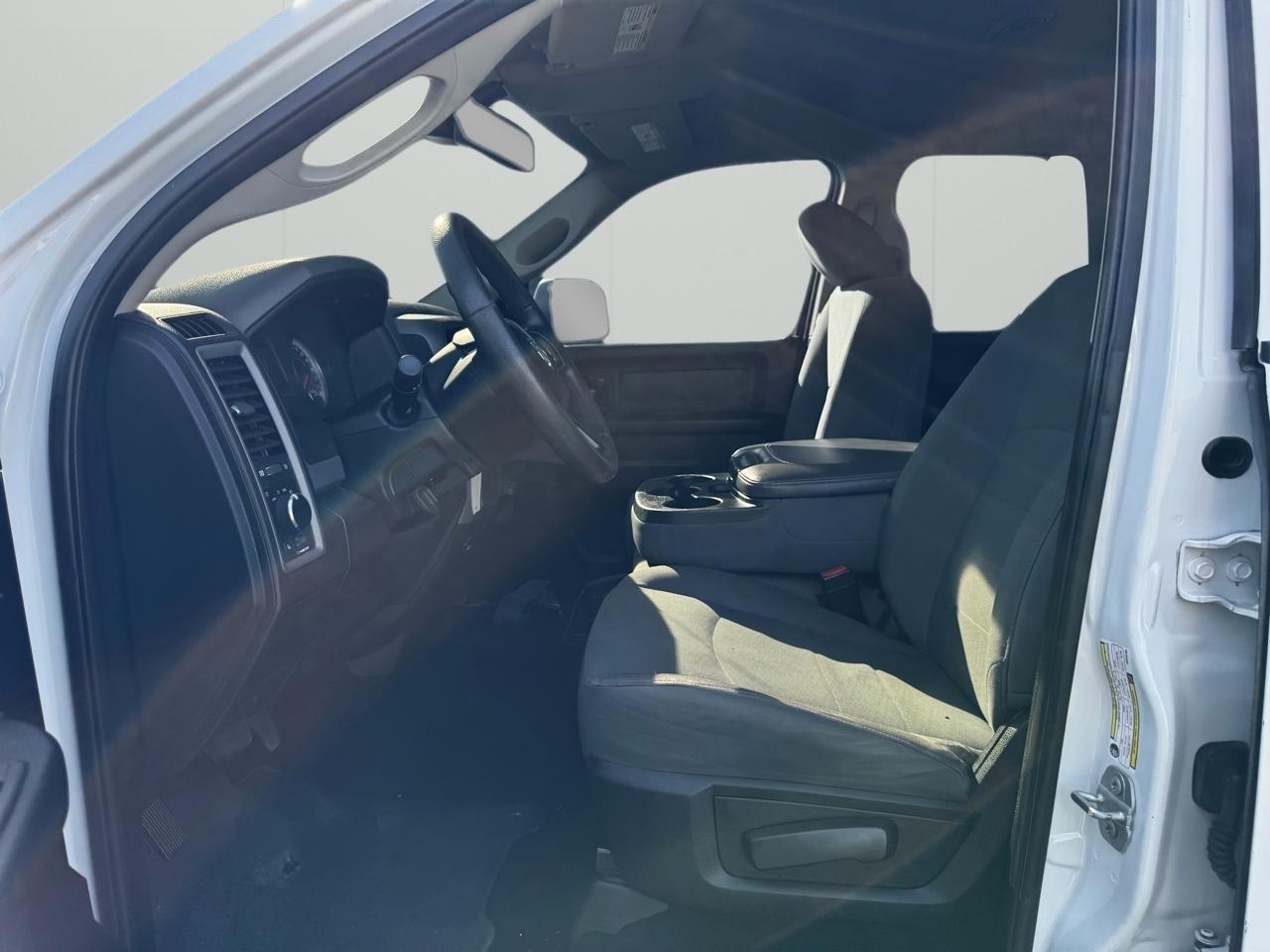 RAM 3500 Tradesman 4x2 Crew Cab 8' Box 2018