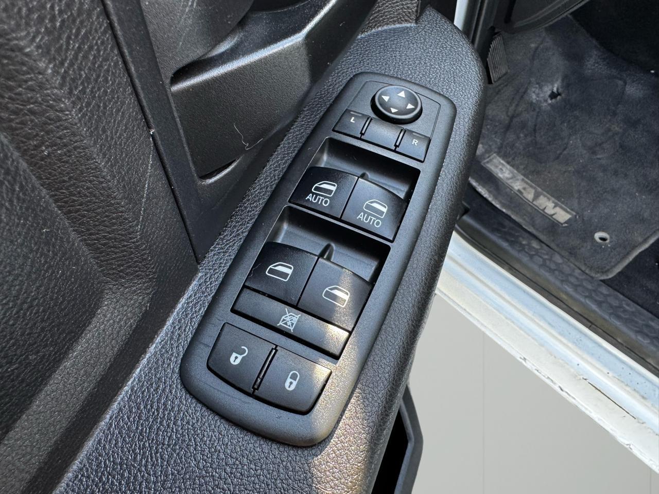 RAM 3500 Tradesman 4x2 Crew Cab 8' Box 2018