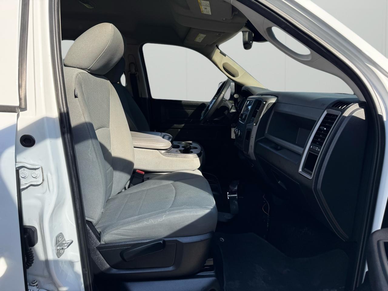 RAM 3500 Tradesman 4x2 Crew Cab 8' Box 2018