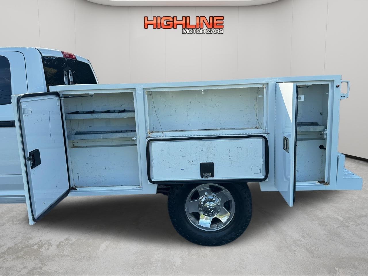 RAM 3500 Tradesman 4x2 Crew Cab 8' Box 2018