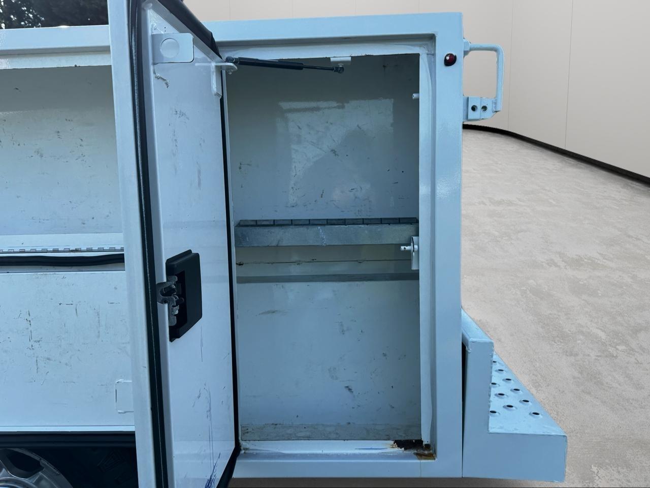 RAM 3500 Tradesman 4x2 Crew Cab 8' Box 2018