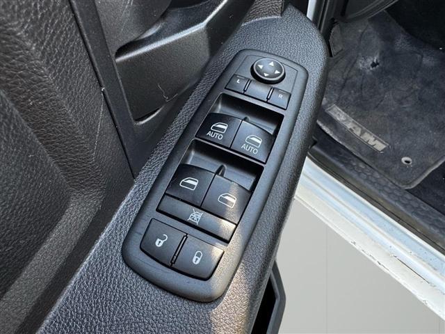 RAM 3500 Tradesman 4x2 Crew Cab 8' Box 2018