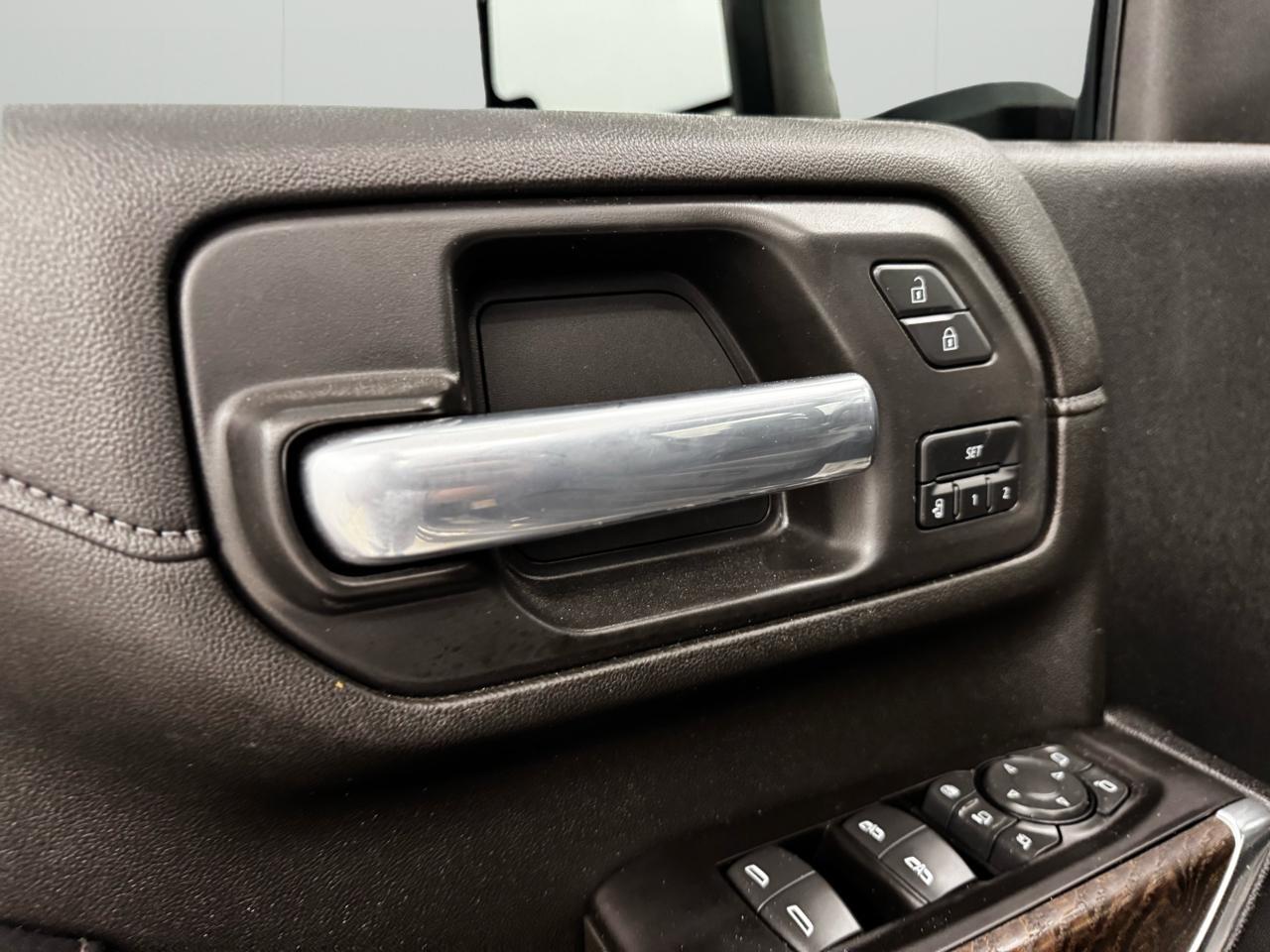 GMC Sierra 3500HD 4WD Crew Cab 159" Denali 2021