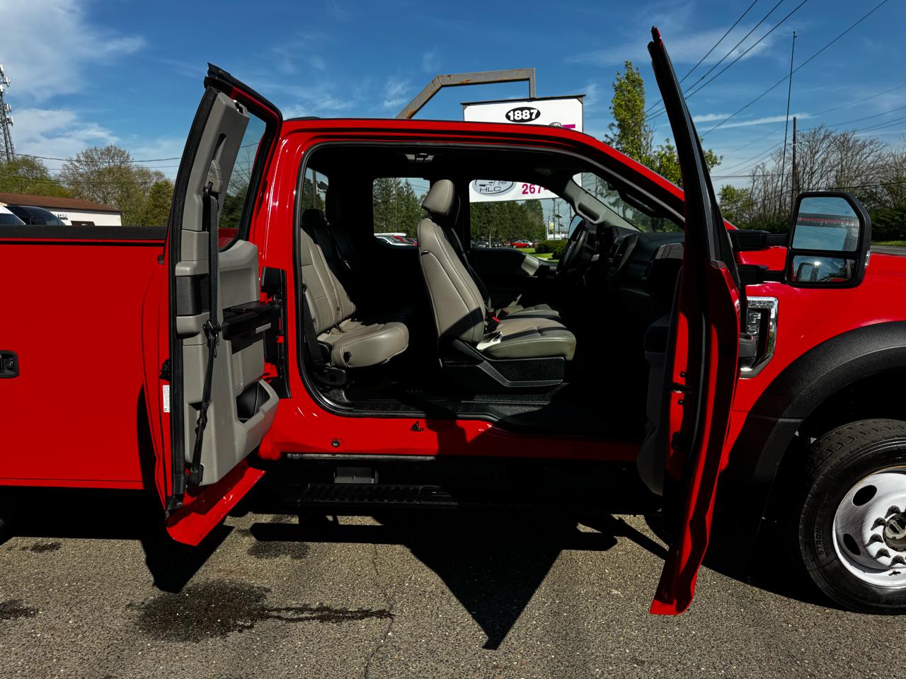 Ford Super Duty F-550 DRW Lariat 4WD SuperCab 168" WB 60" CA 2021