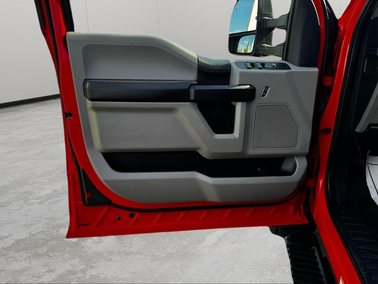 Ford Super Duty F-550 DRW Lariat 4WD SuperCab 168" WB 60" CA 2021