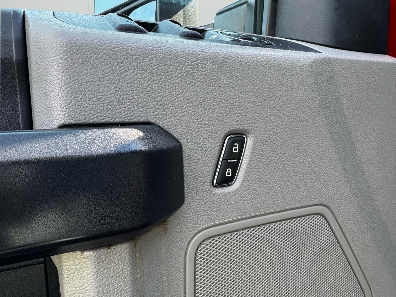 Ford Super Duty F-550 DRW Lariat 4WD SuperCab 168" WB 60" CA 2021