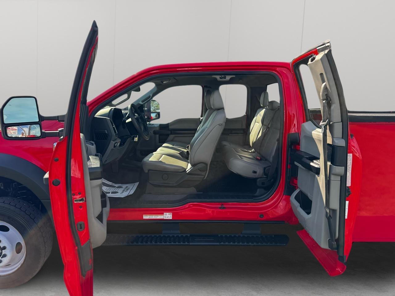 Ford Super Duty F-550 DRW Lariat 4WD SuperCab 168" WB 60" CA 2021