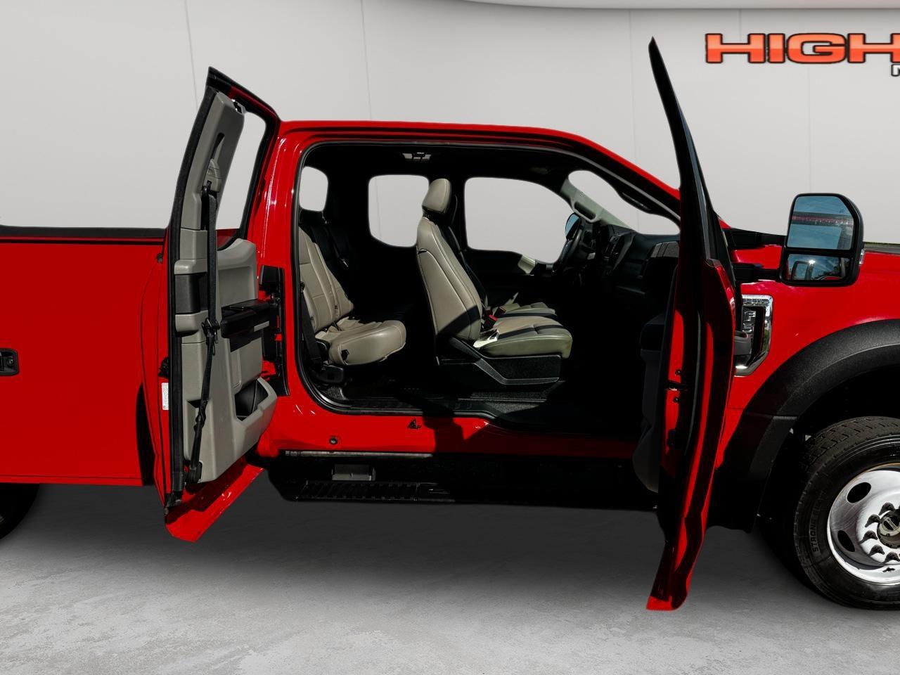 Ford Super Duty F-550 DRW Lariat 4WD SuperCab 168" WB 60" CA 2021