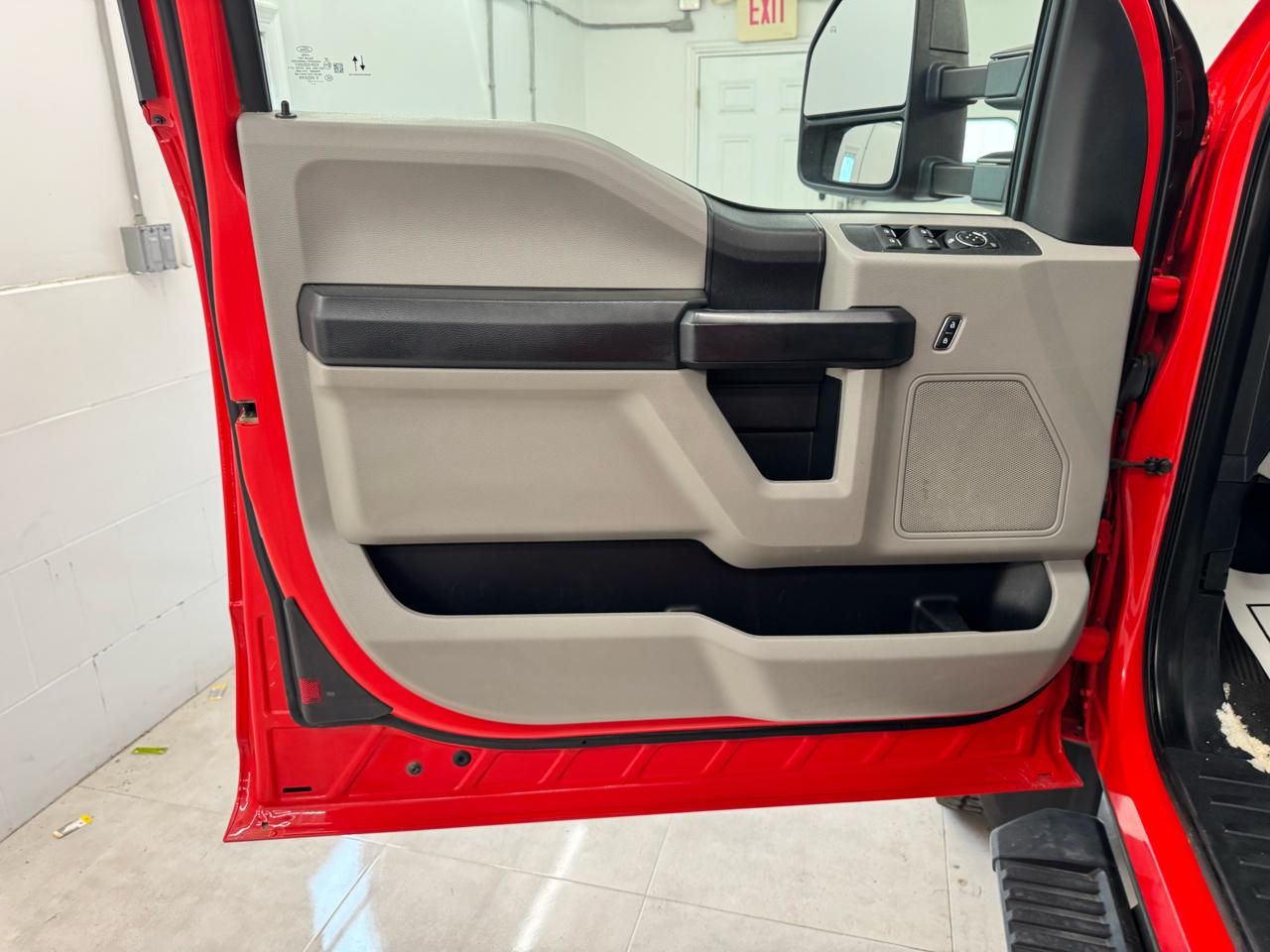 Ford Super Duty F-550 DRW Lariat 4WD SuperCab 168" WB 60" CA 2021