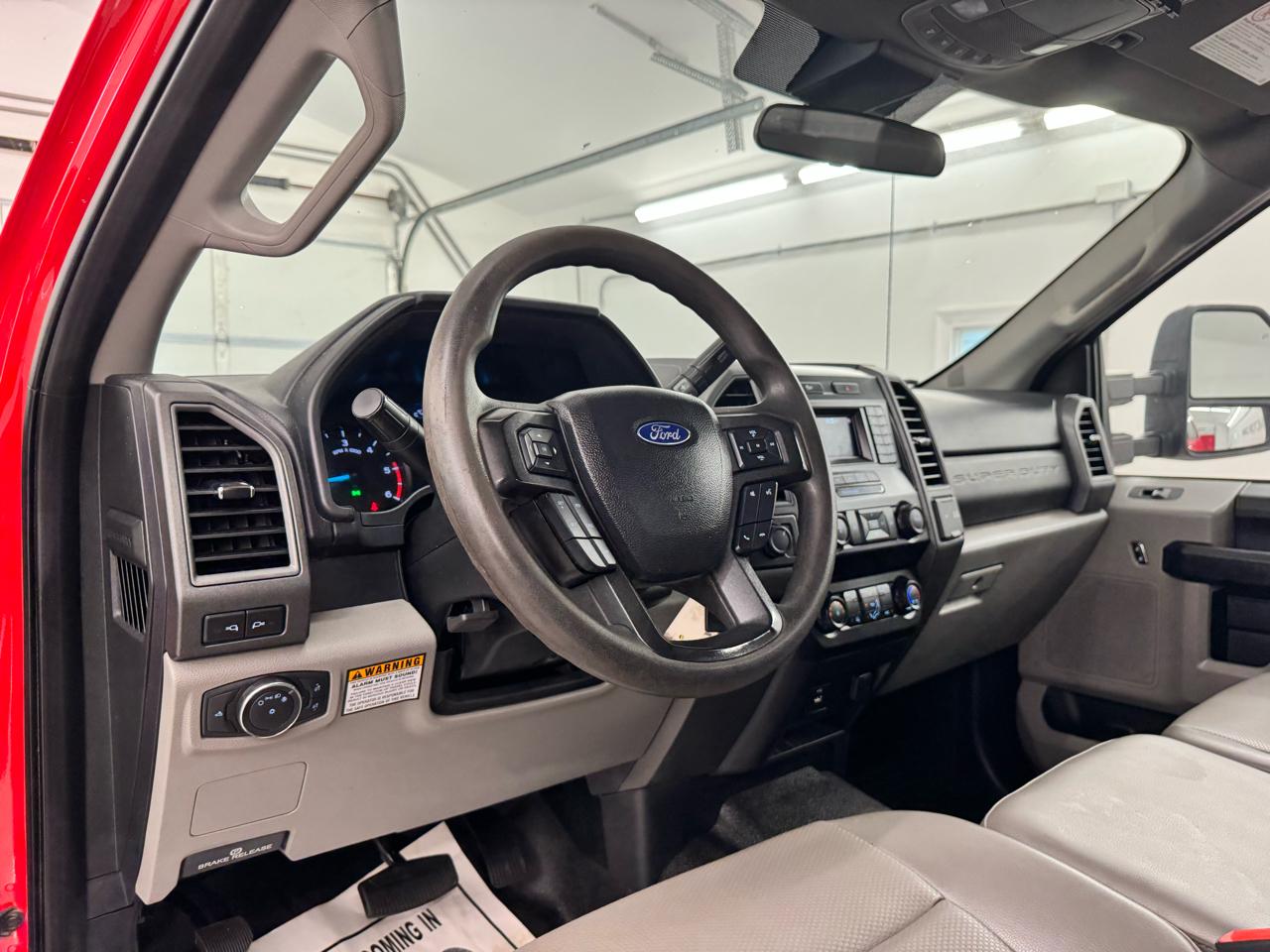 Ford Super Duty F-550 DRW Lariat 4WD SuperCab 168" WB 60" CA 2021