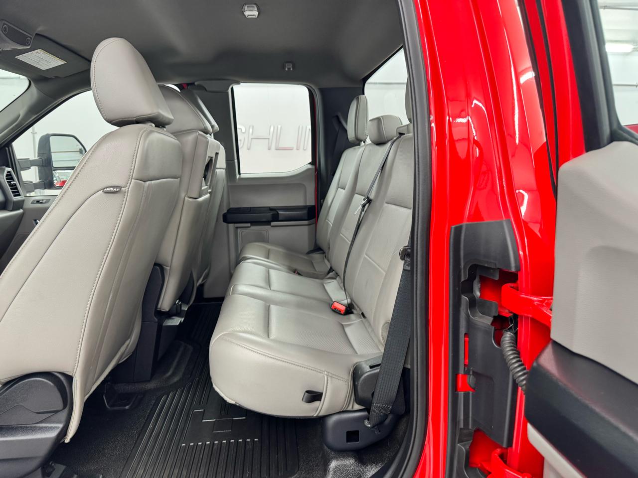 Ford Super Duty F-550 DRW Lariat 4WD SuperCab 168" WB 60" CA 2021