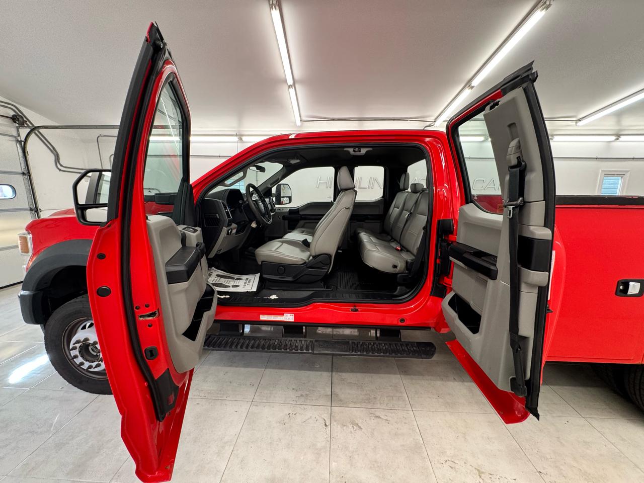 Ford Super Duty F-550 DRW Lariat 4WD SuperCab 168" WB 60" CA 2021