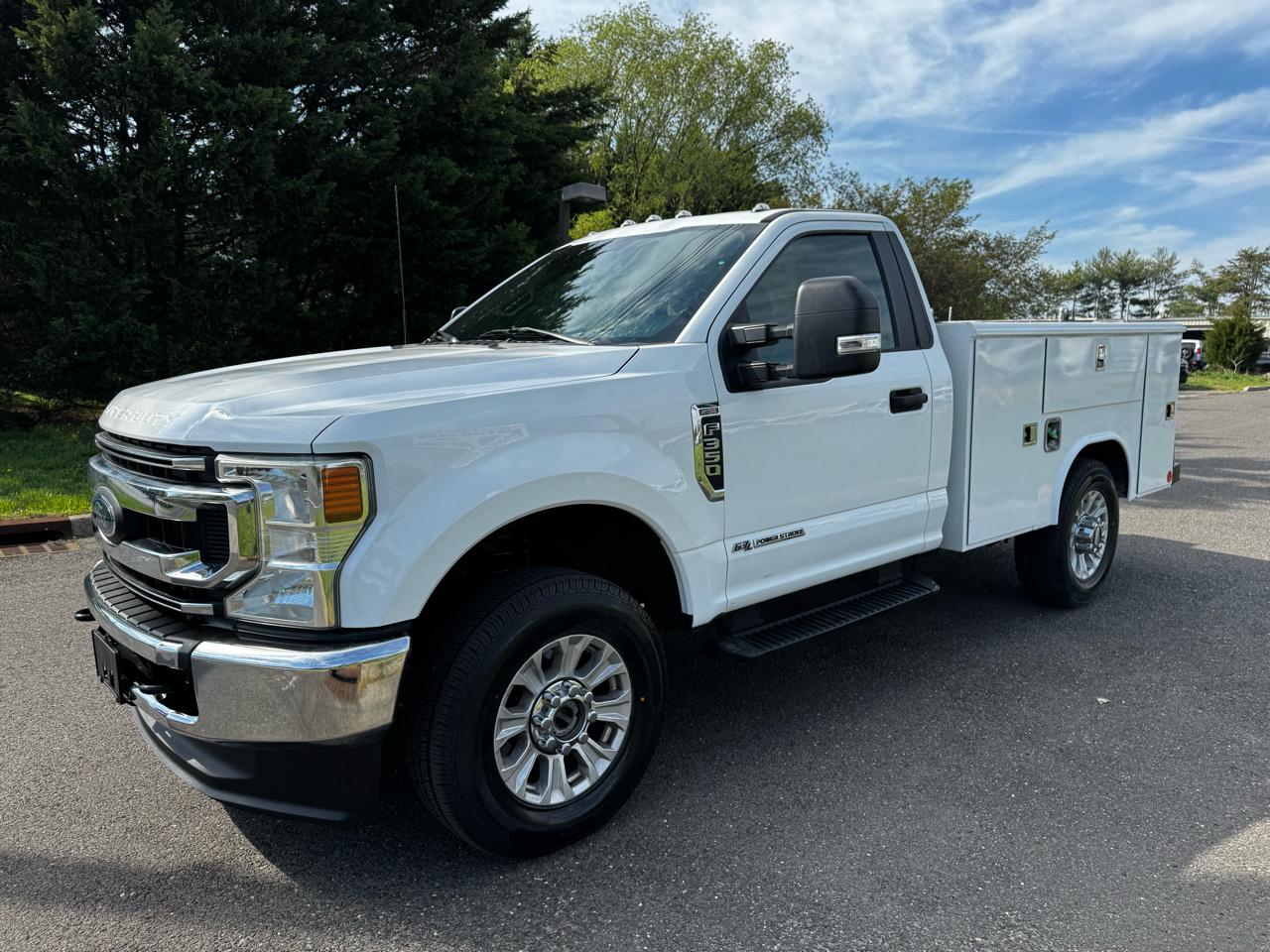 Ford Super Duty F-350 SRW XLT 4WD Reg Cab 8' Box 2022