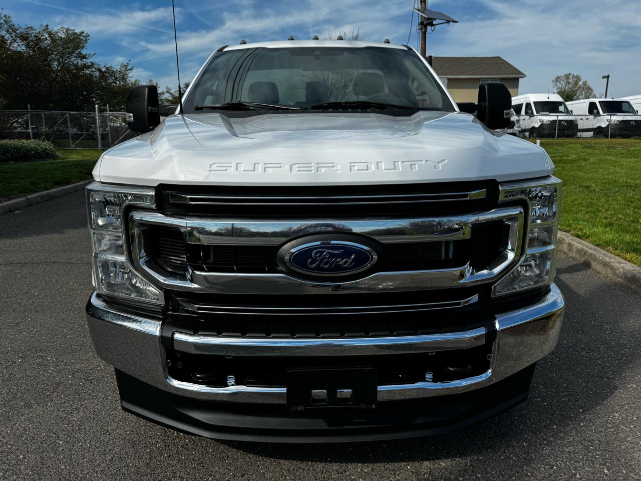 Ford Super Duty F-350 SRW XLT 4WD Reg Cab 8' Box 2022