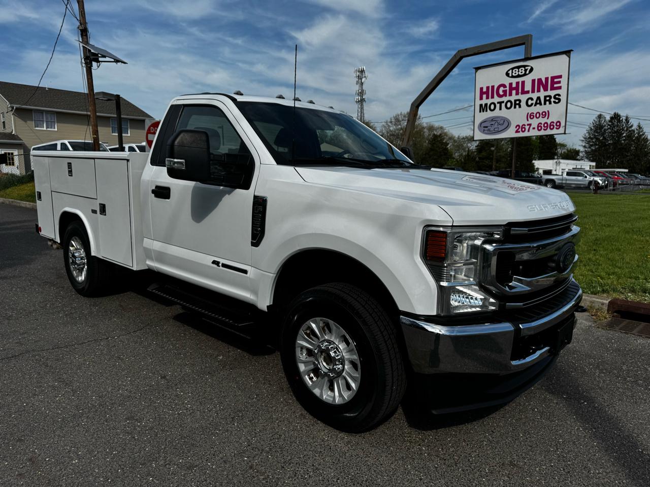 Ford Super Duty F-350 SRW XLT 4WD Reg Cab 8' Box 2022