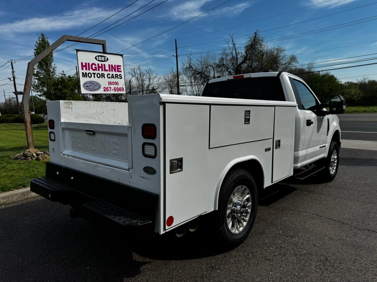 Ford Super Duty F-350 SRW XLT 4WD Reg Cab 8' Box 2022