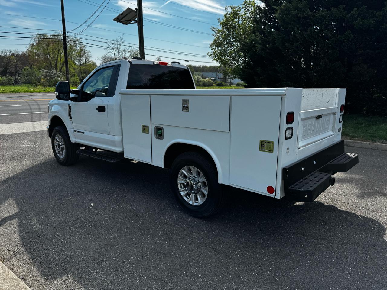 Ford Super Duty F-350 SRW XLT 4WD Reg Cab 8' Box 2022