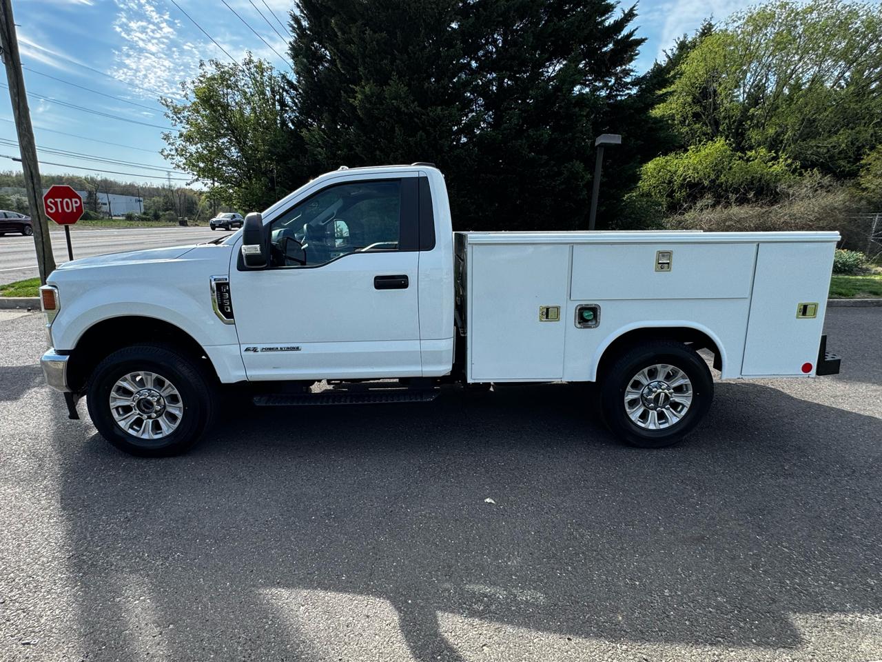 Ford Super Duty F-350 SRW XLT 4WD Reg Cab 8' Box 2022