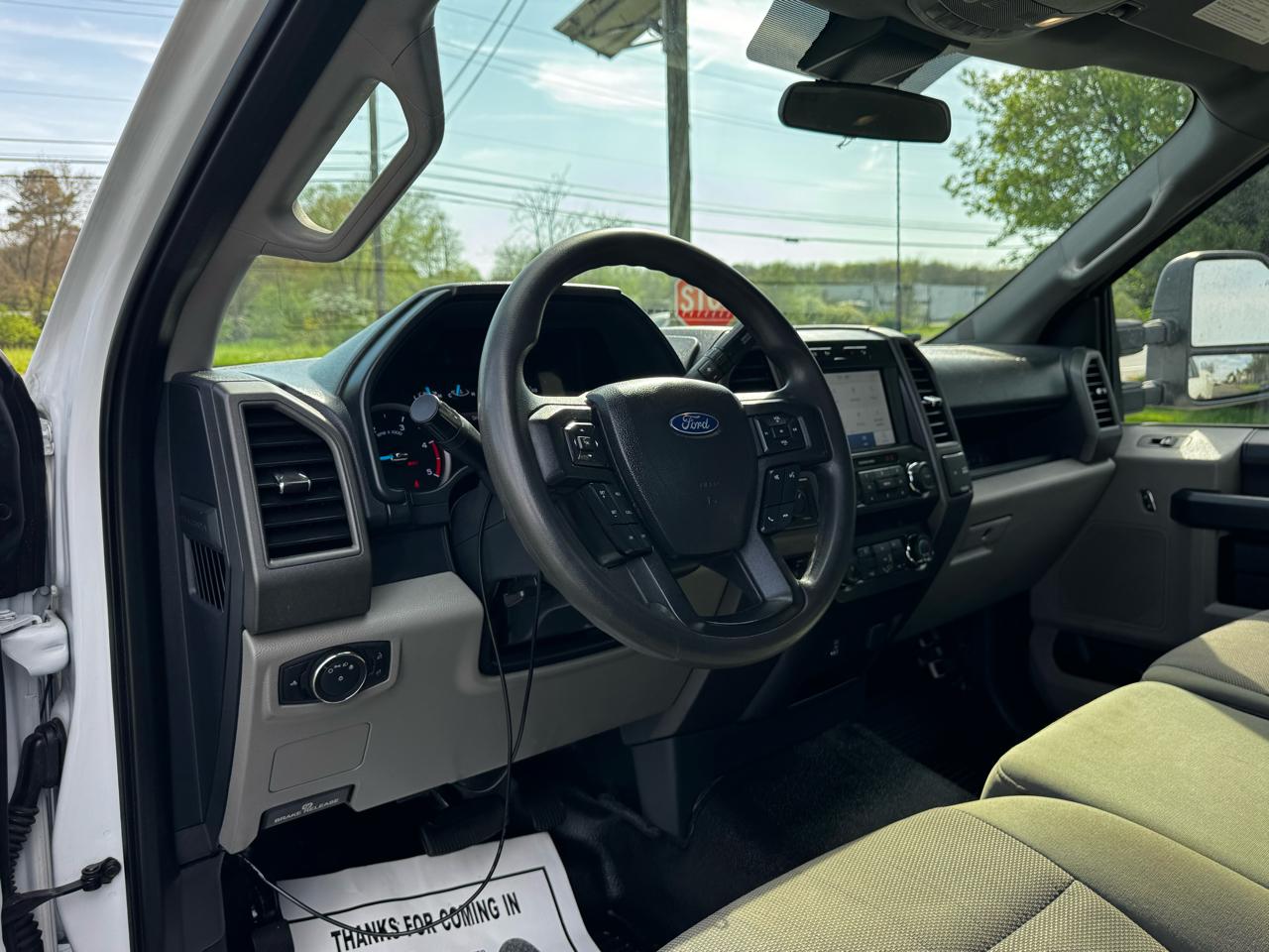 Ford Super Duty F-350 SRW XLT 4WD Reg Cab 8' Box 2022