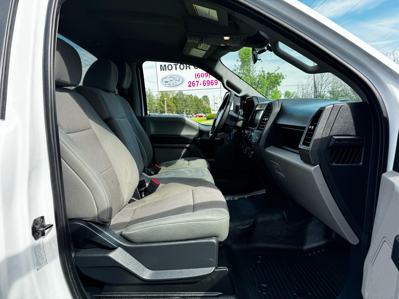 Ford Super Duty F-350 SRW XLT 4WD Reg Cab 8' Box 2022