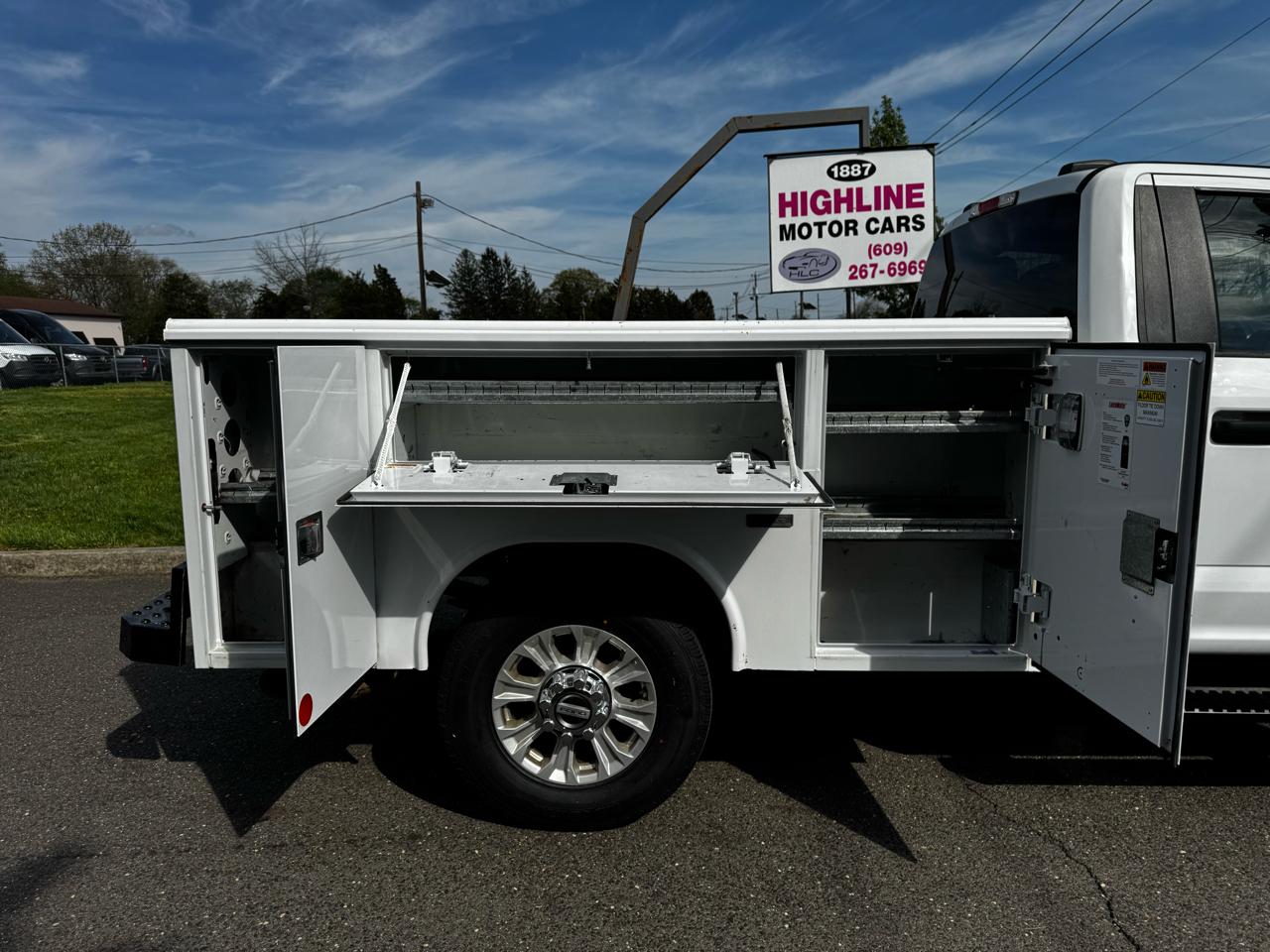 Ford Super Duty F-350 SRW XLT 4WD Reg Cab 8' Box 2022