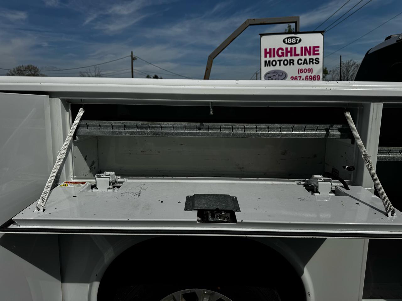 Ford Super Duty F-350 SRW XLT 4WD Reg Cab 8' Box 2022