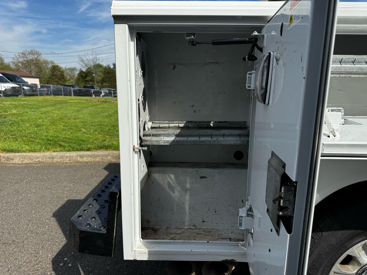 Ford Super Duty F-350 SRW XLT 4WD Reg Cab 8' Box 2022