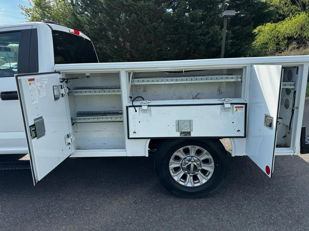 Ford Super Duty F-350 SRW XLT 4WD Reg Cab 8' Box 2022