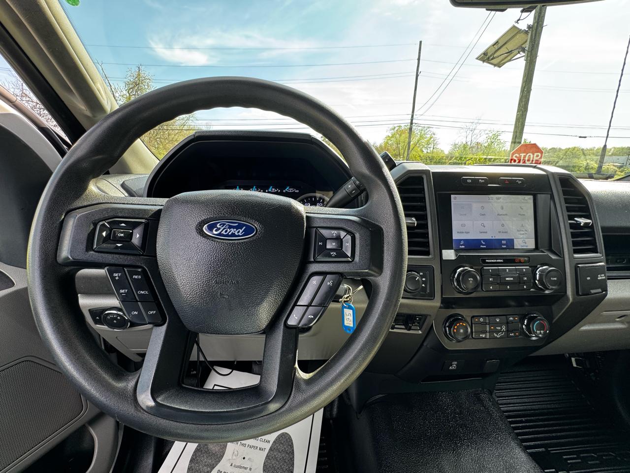 Ford Super Duty F-350 SRW XLT 4WD Reg Cab 8' Box 2022