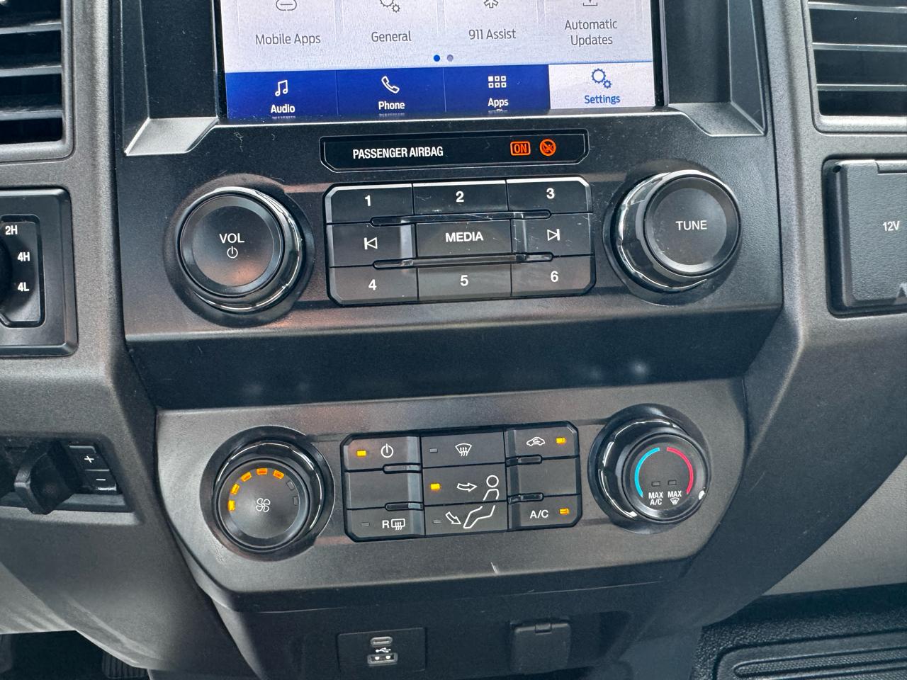 Ford Super Duty F-350 SRW XLT 4WD Reg Cab 8' Box 2022