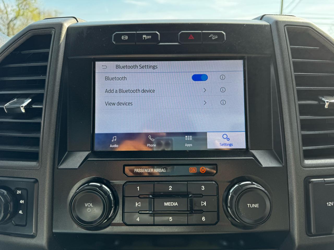 Ford Super Duty F-350 SRW XLT 4WD Reg Cab 8' Box 2022