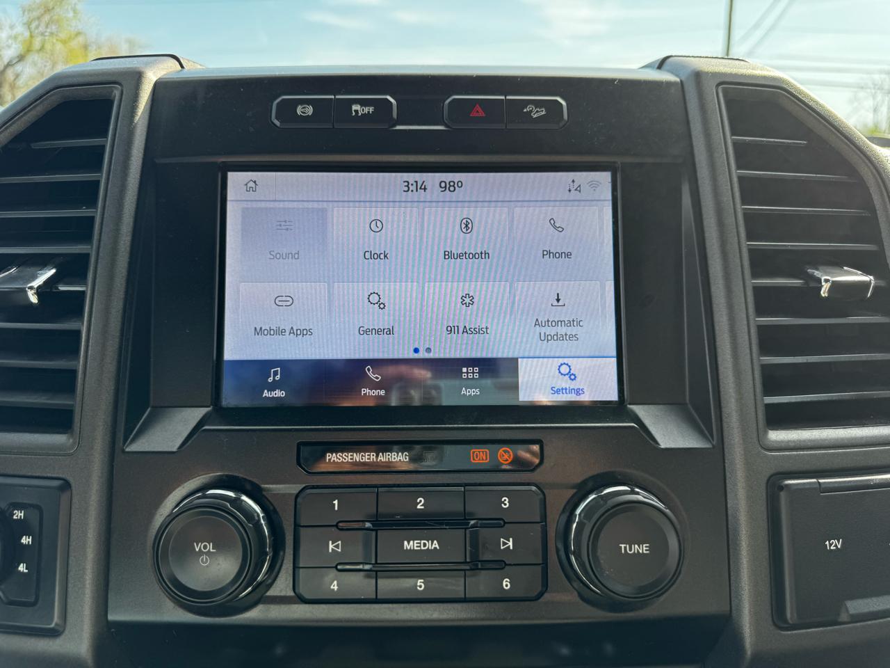 Ford Super Duty F-350 SRW XLT 4WD Reg Cab 8' Box 2022