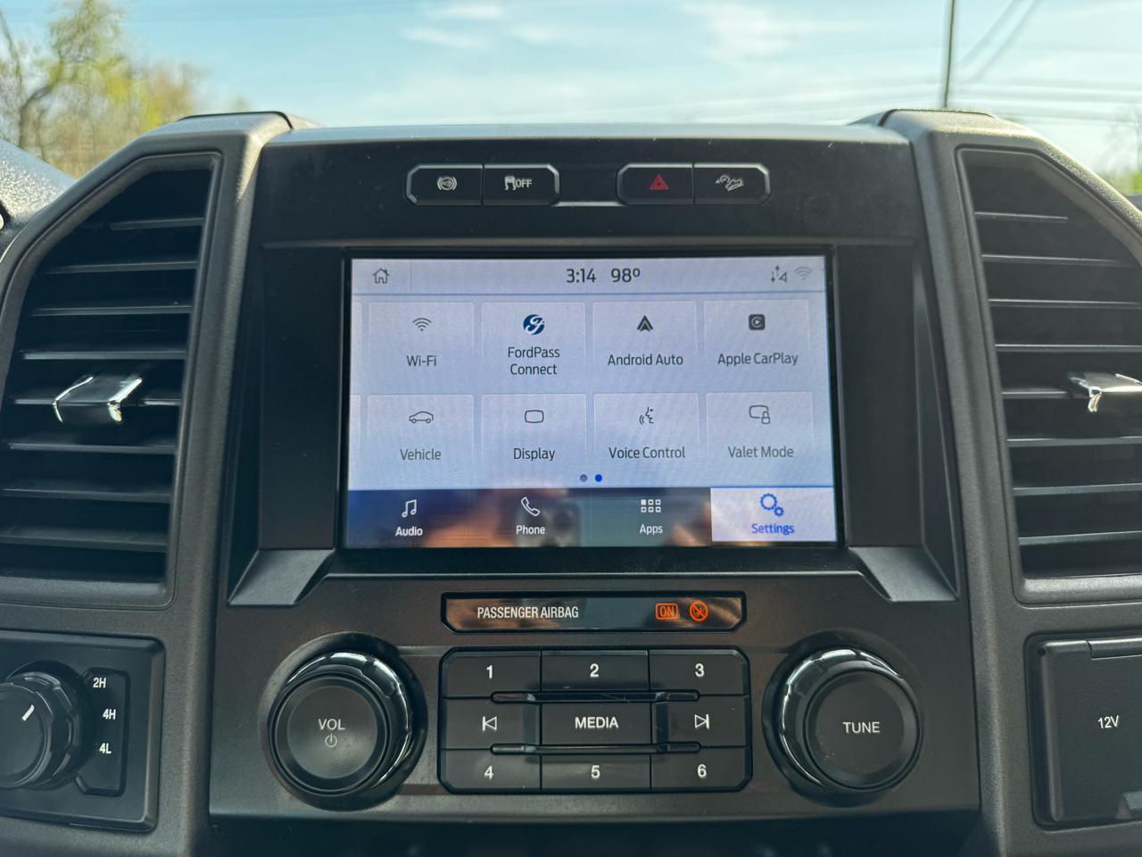 Ford Super Duty F-350 SRW XLT 4WD Reg Cab 8' Box 2022